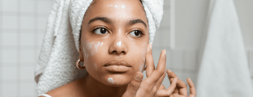 عادات العناية بالبشرة اليومية لتعزيز نتائج العلاجات